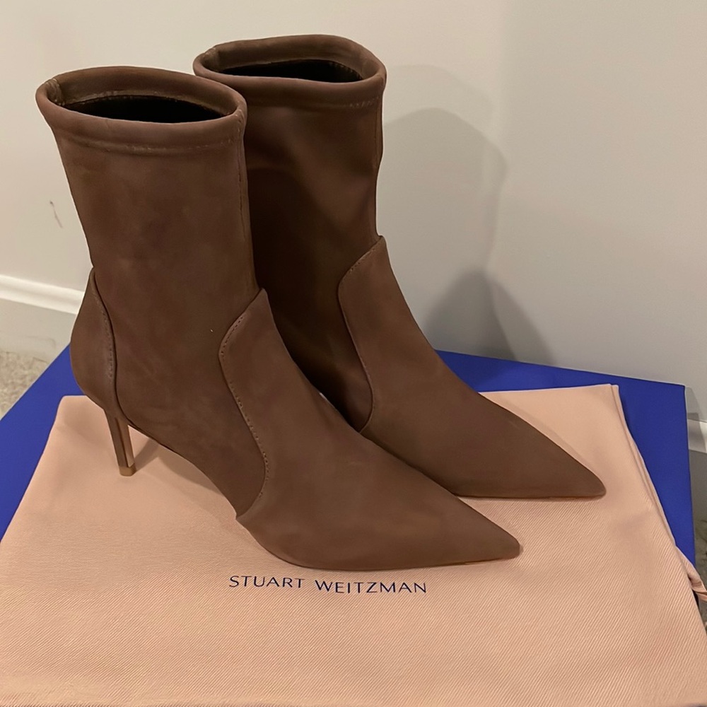 New Season Stuart Weitzman Stuart Suede Bootie sz 37 (taupe)